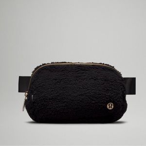 Lululemon everywhere belt bag-fleece